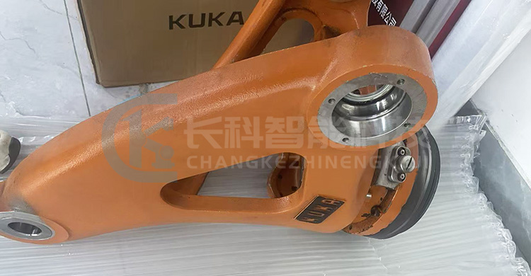 庫(kù)卡堆垛機(jī)器人KR180-2P減速機(jī)和鑄體