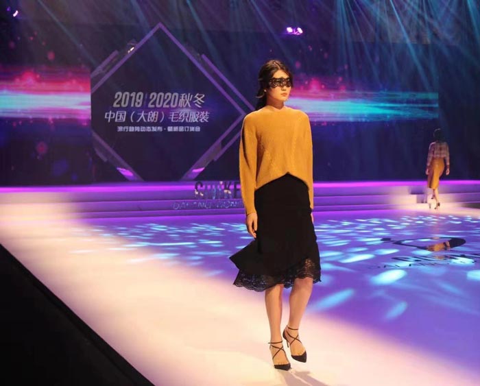 服裝行業(yè)如何策劃新產(chǎn)品發(fā)布會模特走秀